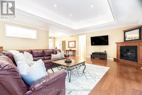 138 Knox Road East Wasaga Beach ON L9Z 2T5