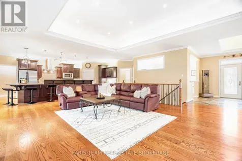 138 Knox Road East Wasaga Beach ON L9Z 2T5
