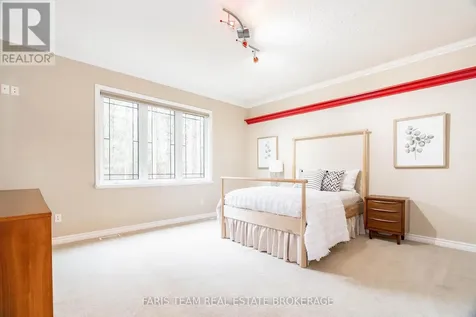 138 Knox Road East Wasaga Beach ON L9Z 2T5