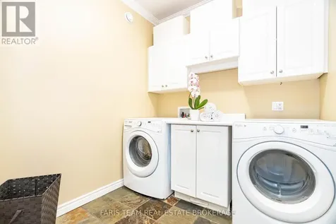 138 Knox Road East Wasaga Beach ON L9Z 2T5
