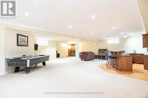 138 Knox Road East Wasaga Beach ON L9Z 2T5