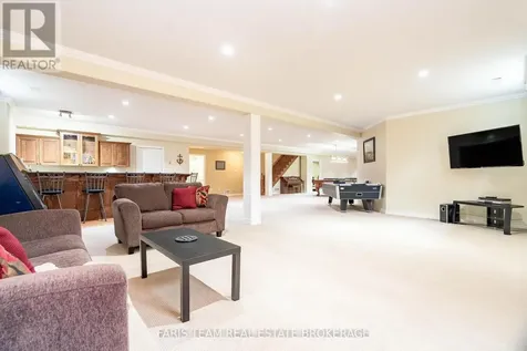 138 Knox Road East Wasaga Beach ON L9Z 2T5