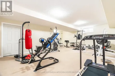 138 Knox Road East Wasaga Beach ON L9Z 2T5