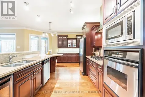 138 Knox Road East Wasaga Beach ON L9Z 2T5