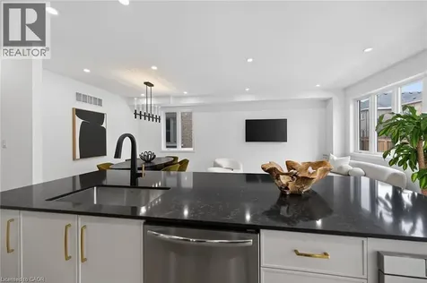 12 Shady Oaks Trail Hamilton ON L9B 0E9