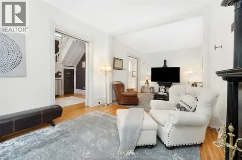 719 Victoria Avenue Windsor ON N9A 4N3