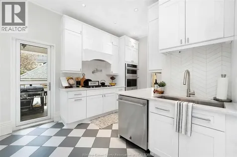 719 Victoria Avenue Windsor ON N9A 4N3