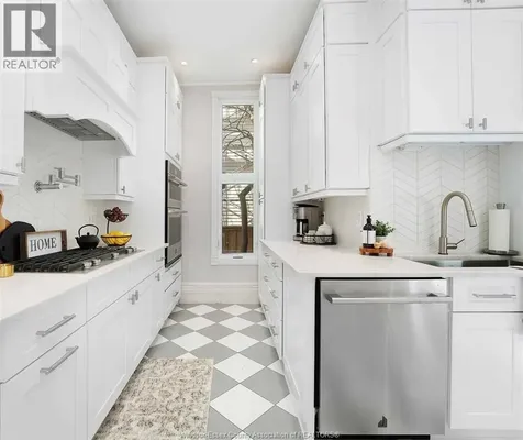 719 Victoria Avenue Windsor ON N9A 4N3