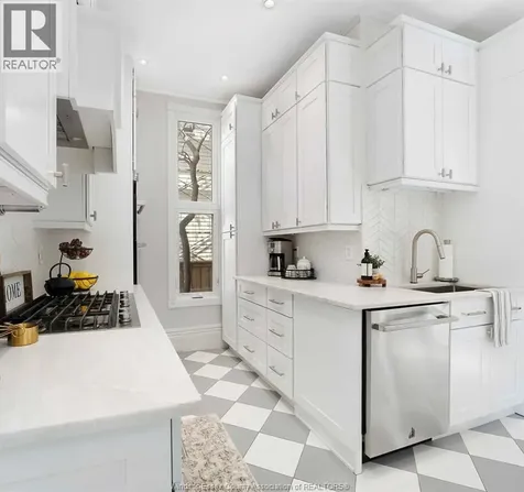 719 Victoria Avenue Windsor ON N9A 4N3