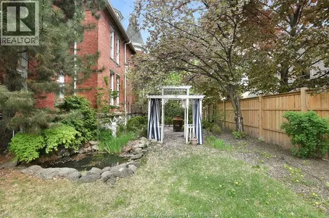 719 Victoria Avenue Windsor ON N9A 4N3