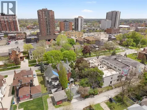 719 Victoria Avenue Windsor ON N9A 4N3