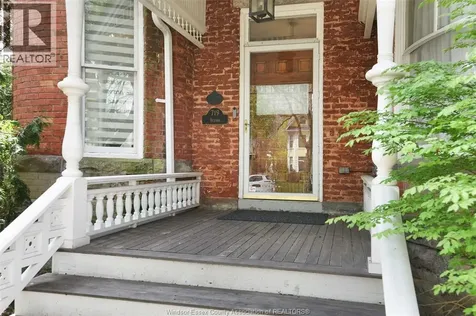 719 Victoria Avenue Windsor ON N9A 4N3