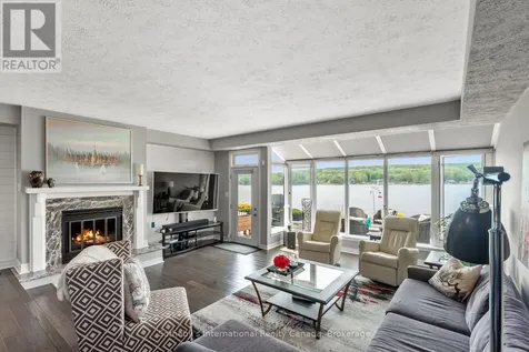 8 Beck Boulevard Penetanguishene ON L9M 1C3