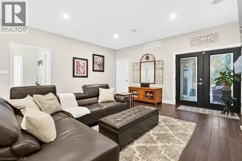 117 Monarch Street Welland ON L3C 0E6