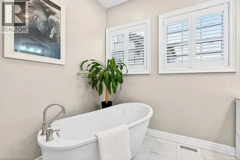 117 Monarch Street Welland ON L3C 0E6