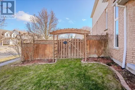 11 Acorn Way West Cambridge ON N1R 8M3