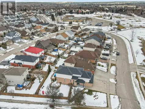 11 Acorn Way West Cambridge ON N1R 8M3