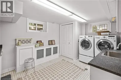 247 Macnab Street South Hamilton ON L8P 3E2