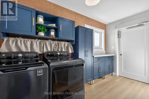 597 Lafontaine Road West Tiny ON L9M 0L7