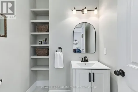 65 Findlay Drive Collingwood ON L9Y 0G6