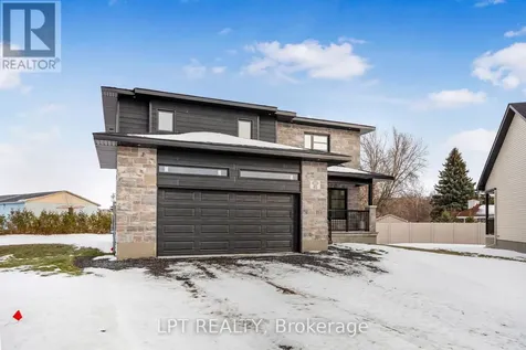 945 Katia Street The Nation ON K0A 2M0