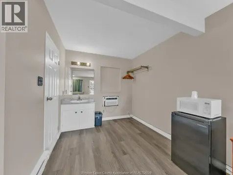 2885-2889 Howard Avenue Windsor ON N8X 3Y4