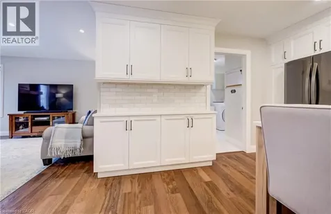 15 Mcleod Court Kitchener ON N2R 1A9