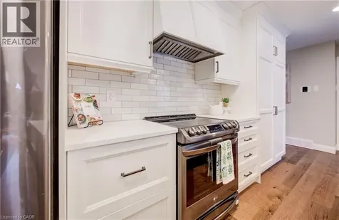 15 Mcleod Court Kitchener ON N2R 1A9