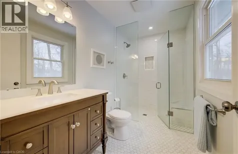 15 Mcleod Court Kitchener ON N2R 1A9