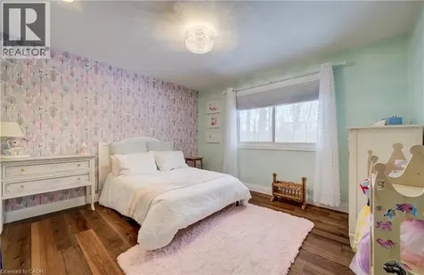 15 Mcleod Court Kitchener ON N2R 1A9