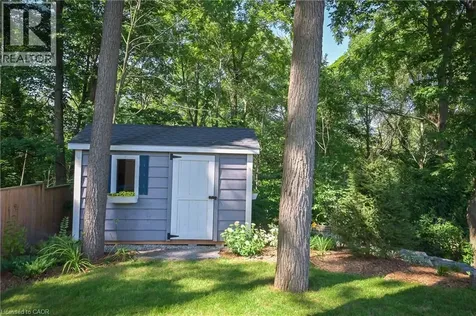 15 Mcleod Court Kitchener ON N2R 1A9