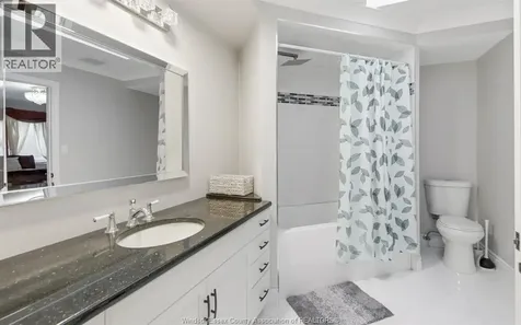 2820 Wildberry Crescent Tecumseh ON N9K 1C2