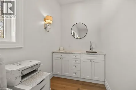 747 Vernon Place Ancaster ON L9G 3H4