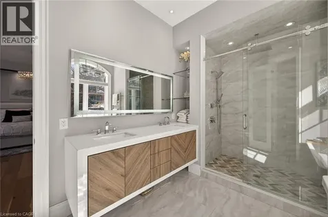 747 Vernon Place Ancaster ON L9G 3H4