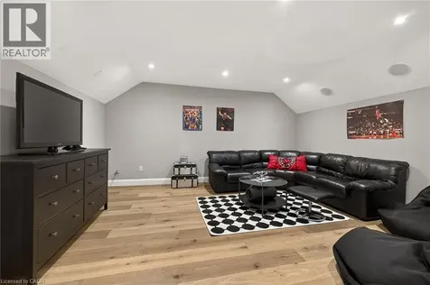 747 Vernon Place Ancaster ON L9G 3H4
