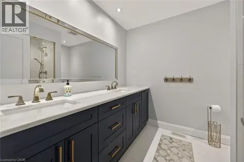 747 Vernon Place Ancaster ON L9G 3H4