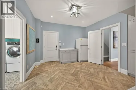 747 Vernon Place Ancaster ON L9G 3H4