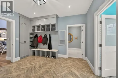 747 Vernon Place Ancaster ON L9G 3H4