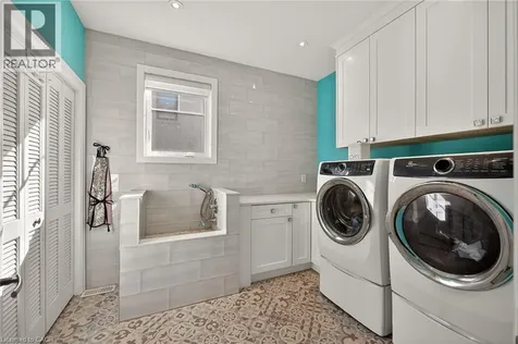 747 Vernon Place Ancaster ON L9G 3H4