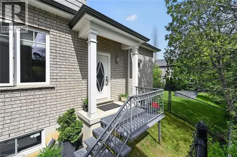 747 Vernon Place Ancaster ON L9G 3H4