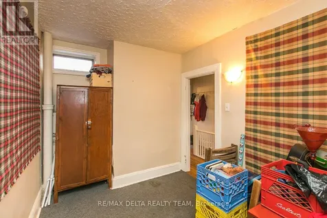 27 Perkins Street Ottawa ON K1R 7G4