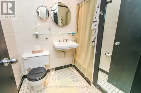 27 Perkins Street Ottawa ON K1R 7G4