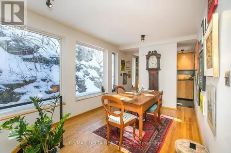 27 Perkins Street Ottawa ON K1R 7G4