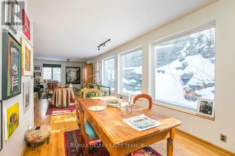 27 Perkins Street Ottawa ON K1R 7G4