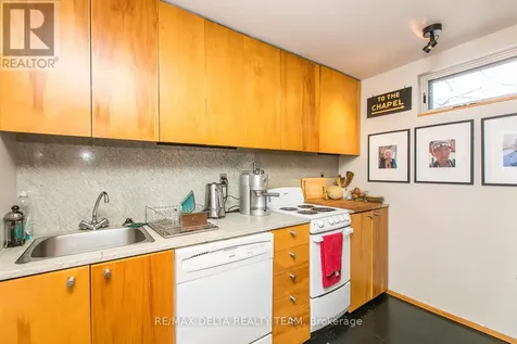27 Perkins Street Ottawa ON K1R 7G4