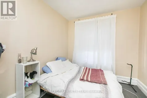 27 Perkins Street Ottawa ON K1R 7G4