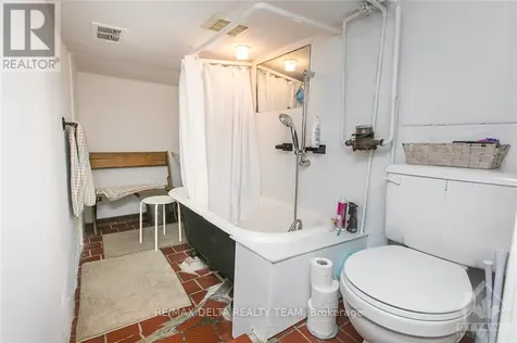 27 Perkins Street Ottawa ON K1R 7G4