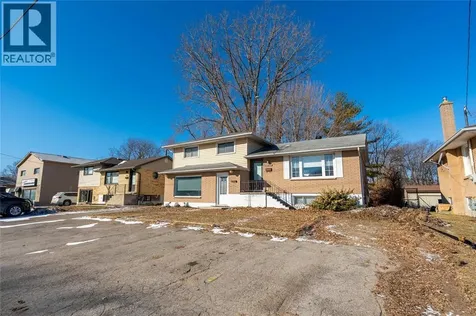 1177 Pontiac Drive Sarnia ON N7S 3B1