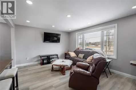 1177 Pontiac Drive Sarnia ON N7S 3B1