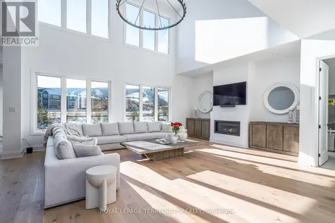 109 Stillwater Crescent Blue Mountains ON L9Y 4P5